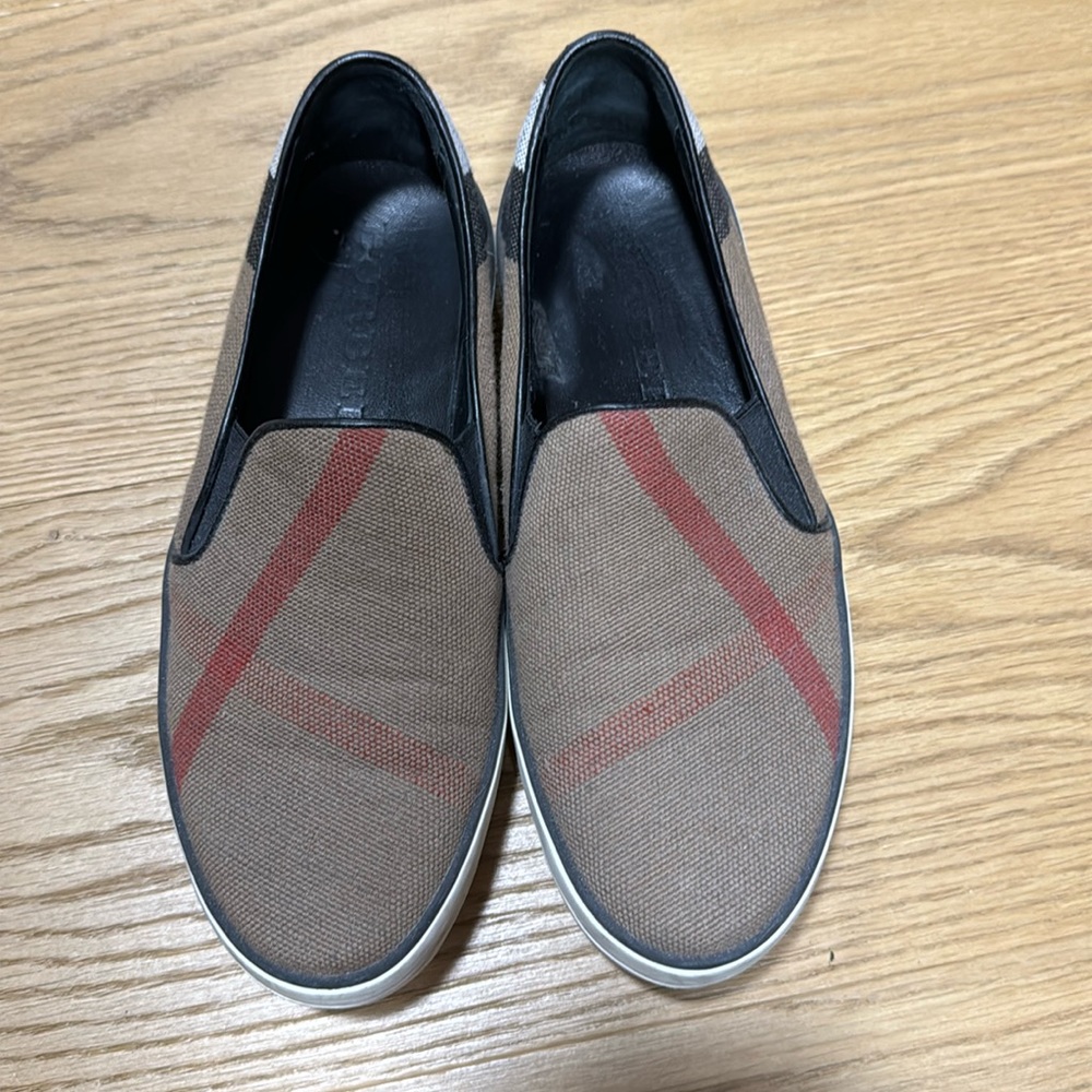 Burberry shoes size 37